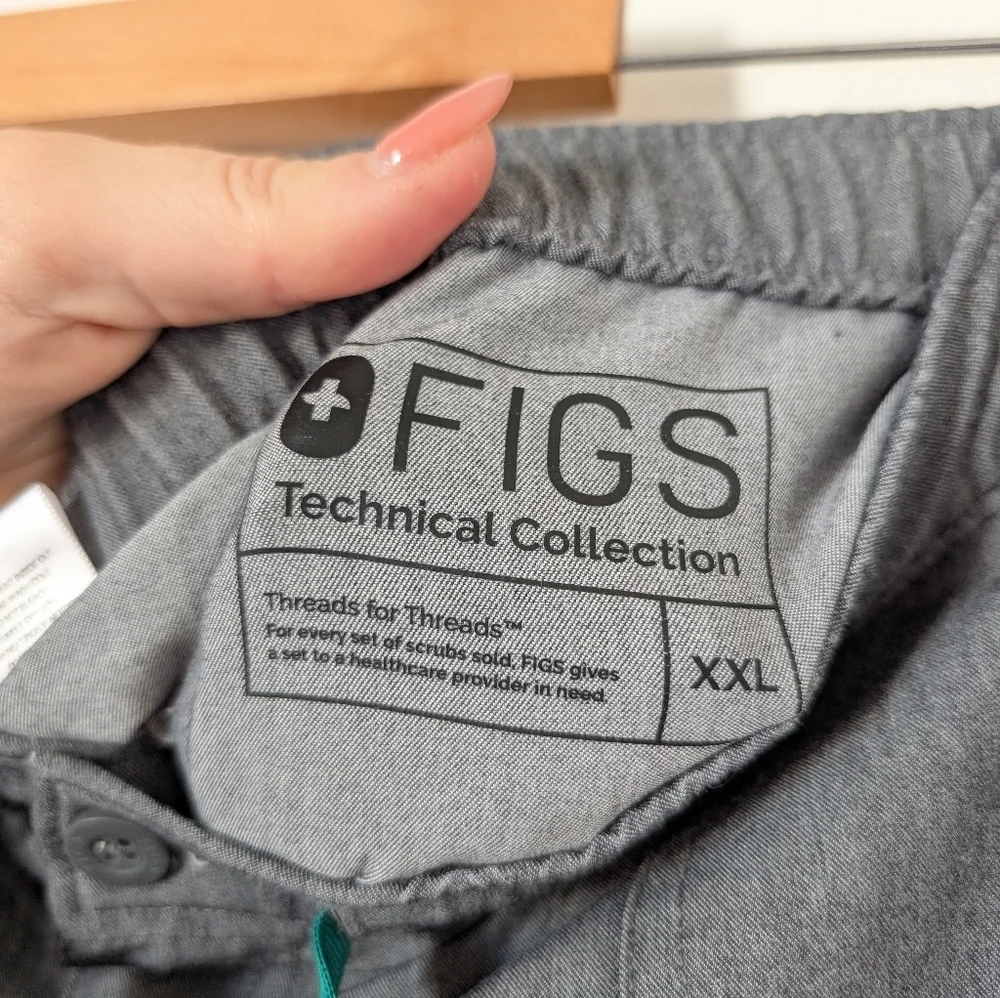 Figs Mens Graphite Grey Leon V-neck Top + Cairo Straight Leg Pants Scrubs Set